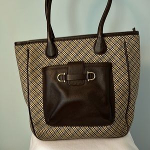 Plaid Tote w/Leather Trim. Zipper closure